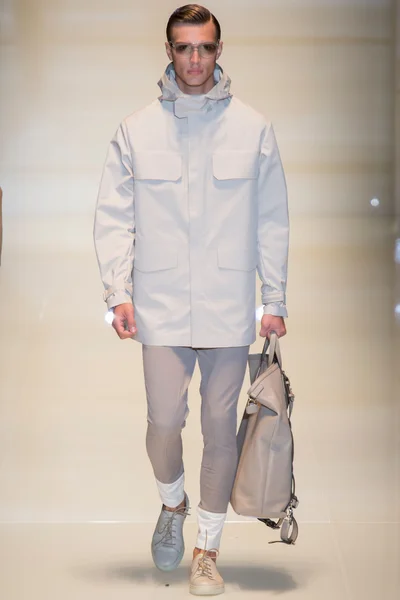 Look 14